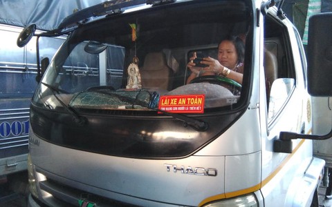 Xe tải thiếu khẩu hiệu “Tính mạng con người là trên hết” không bị phạt