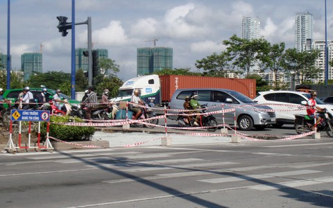 Kẹt xe cửa ngõ đông SG: đang vạt các tiểu đảo "vô duyên"