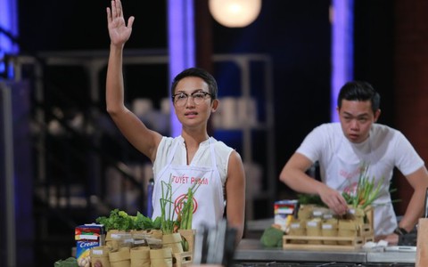 Master Chef VN: Quốc Việt lợi thế, Thanh Cường suýt rơi đài