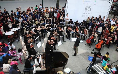 Hòa nhạc Luala trở lại, gia đình xuống phố nghe nhạc cổ điển