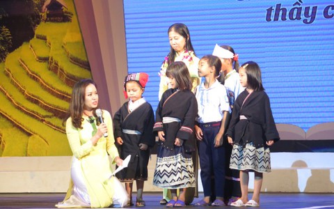 Xúc động đêm “Chia sẻ cùng thầy cô” 2015