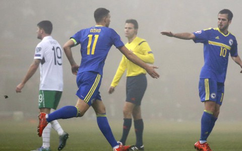 Dzeko giải cứu Bosnia