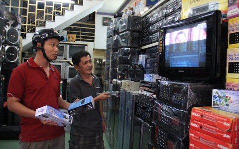 Cắt sóng nửa tháng vẫn chưa được
hỗ trợ đầu thu