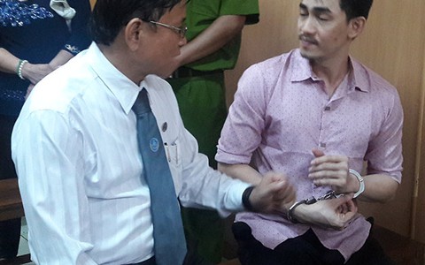 Hoãn xét xử vụ "lột nhẫn kim cương người tình đại gia"