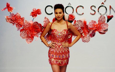 Thanh Hằng “rực lửa” thắp sáng vũ khúc mùa đông