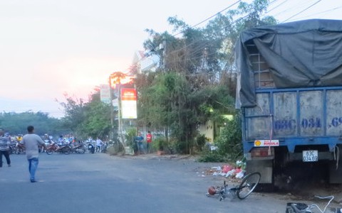 Tập lái xe lúc say, cán hai học sinh thương vong