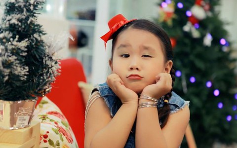 Xem clip "Ông già Noel vui tính" của bé Phan Hiếu Kiên