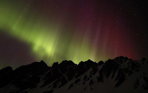 Bắc cực quang ở Iceland "chiếm lĩnh" mạng xã hội