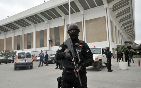 Tunisia đóng cửa sân bay chính với các máy bay Libya
