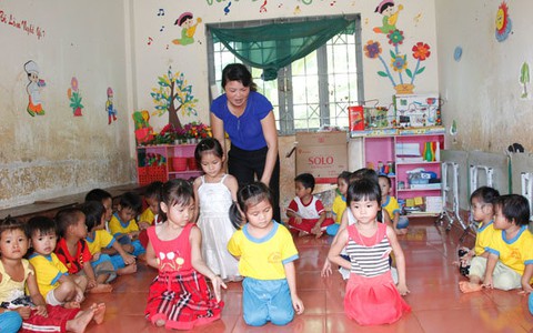 Đắk Lắk: Lớp mầm non 15 năm học ké hội trường thôn