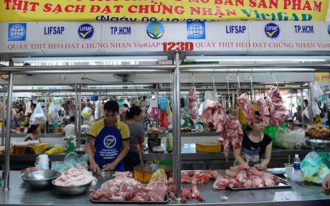 "Thịt mình đang ăn toàn... đôla"