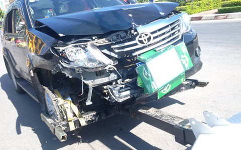 Xử lý bạn nhậu với ông viện trưởng VKS say rượu tông xe