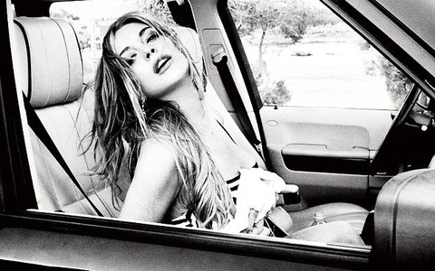 Lindsay Lohan quyến rũ trong bộ ảnh trắng đen
