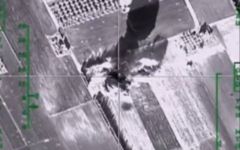 Mỹ cáo buộc Nga đã ném bom doanh trại quân đội Syria