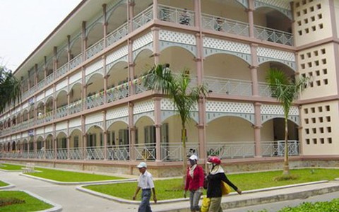 Xây thêm nhiều bệnh viện để giảm tải