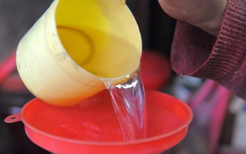 Uống rượu pha methanol, 19 người Campuchia thiệt mạng