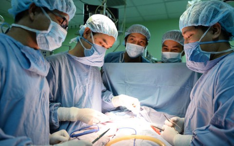 Điều trị thành công cháu bé
ói cả lít máu/ngày