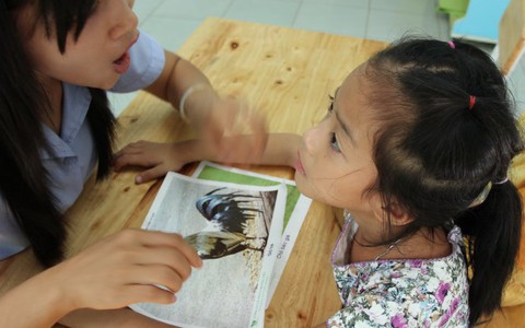 Trần ai chăm con tự kỷ, cha mẹ mò mẫm tìm đường