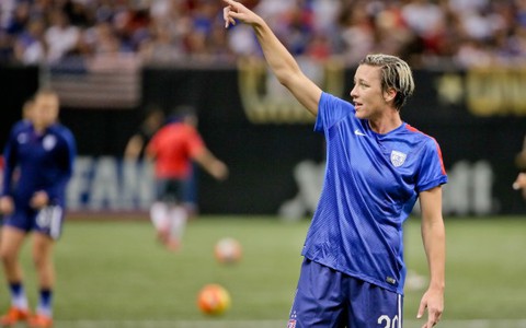 Tượng đài bóng đá nữ Mỹ Wambach kêu gọi sa thải HLV Klinsmann