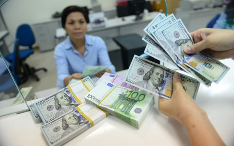 Từ 18-12, cá nhân gửi USD không có lãi suất