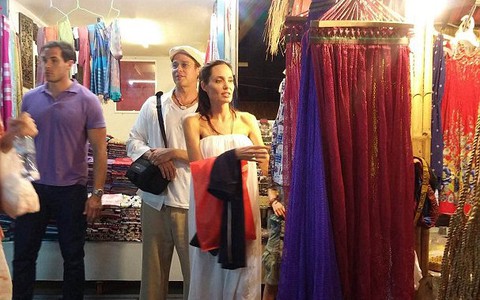 Angelina Jolie, Brad Pitt bí mật đến Hà Nội và thăm Hạ Long