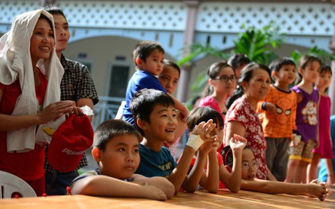 Cười lên em, nỗi đau sẽ qua...