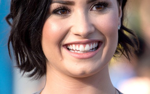 Demi Lovato kêu gọi nâng cao nhận thức về chứng nghiện ngập