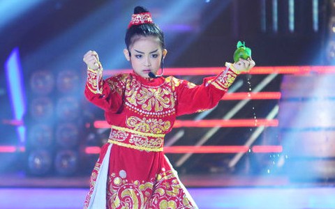 Có một Bảo Ngọc hóa thân Trần Quốc Toản bóp nát quả cam