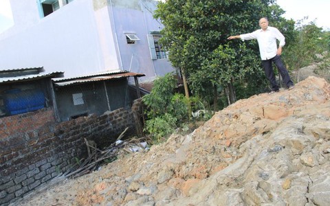 Đổ đất không rõ
nguồn gốc khiến dân lo lắng