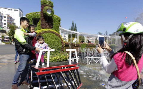 Festival hoa Đà Lạt: thấy “chặt chém”, gọi điện phó chủ tịch UBND