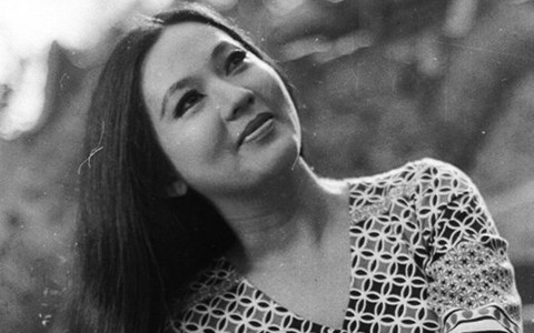 Sài Gòn tối leo lên giường, nằm nghe cải lương