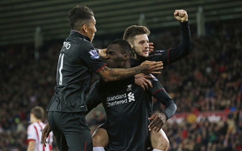 Benteke giúp Liverpool đá bại Sunderland
