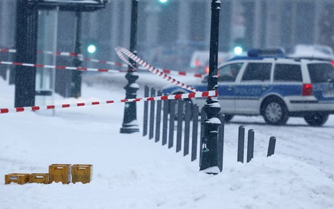 Sợ bom, cảnh sát phong tỏa văn phòng thủ tướng Đức