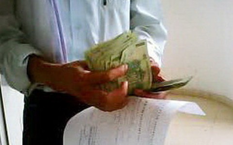 Cán bộ hải quan bị bắt, chờ câu trả lời từ ngành hải quan