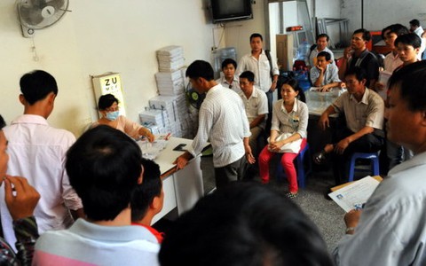 Cho tách riêng bằng lái ôtô và xe máy