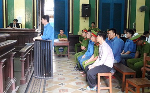 Truy tố
băng nhóm bảo kê ở bến xe Miền Đông