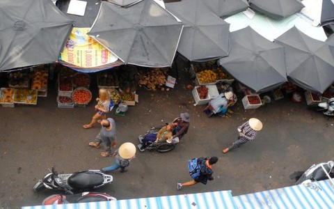 Bạn đọc ủng hộ cụ già “Bán vé số nuôi cháu tật nguyền”