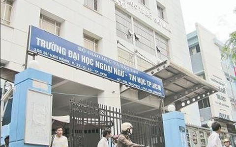 Đại học Huflit tăng học phí cao và không rõ ràng?
