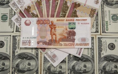 Đồng rúp Nga tiếp tục rơi tự do
