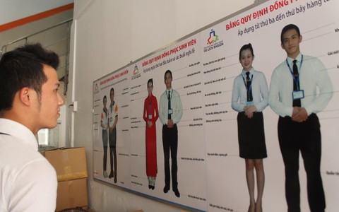 Không có chuyện cấm thi vì tóc lòe loẹt
