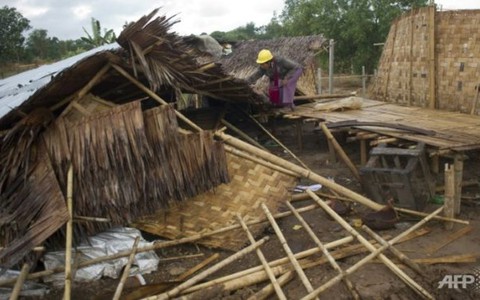 Hàng trăm gia đình Myanmar bị cảnh sát đẩy ra khỏi nhà