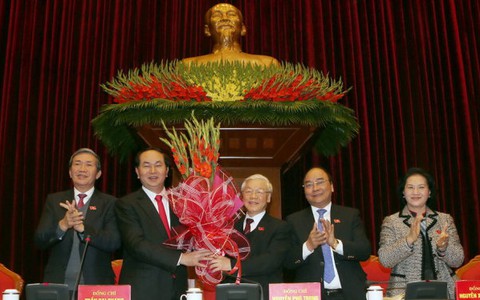 Đại biểu chúc mừng Tổng Bí thư Nguyễn Phú Trọng tái đắc cử