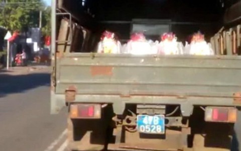 Yêu cầu báo cáo vụ “xe công an chở quà tết chạy ẩu”