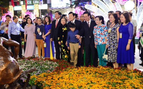 Khai mạc đường hoa Nguyễn Huệ: niềm tự hào, khát vọng của dân