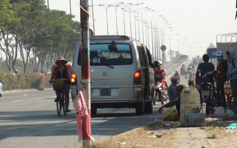 Bỏ cơ chế xin - cho để dẹp xe dù,
bến cóc?
