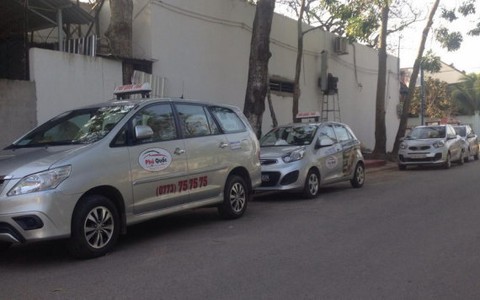 Tạm đình chỉ tài xế taxi đăng clip đình công