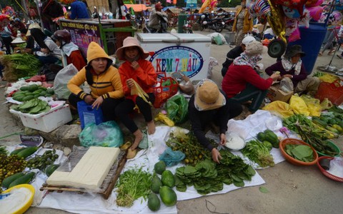 Đi chợ Gò mua bán lộc xuân
