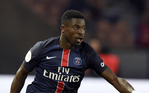 Aurier bị PSG cấm thi đấu vì lăng mạ HLV Blanc