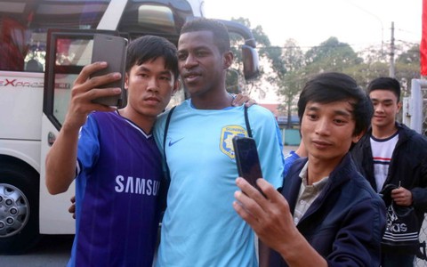 Ramires than thở thời tiết tại VN nóng