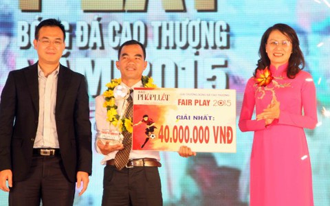 Tiền đạo Abass Dieng giành giải thưởng Fair Play 2015